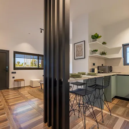 Apartment Hot Tub - 5 Min To Beaches - Netflix - Full Kitchen *