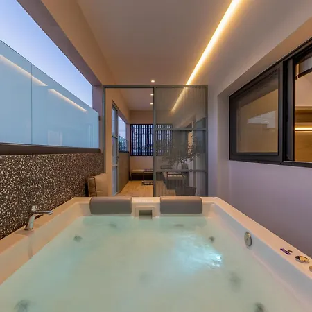 Hot Tub - 5 Min To Beaches - Netflix - Full Kitchen Kos Town