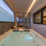 Hot Tub - 5 Min To Beaches - Netflix - Full Kitchen コス・タウン