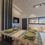 Hot Tub - 5 Min To Beaches - Netflix - Full Kitchen * コス・タウン
