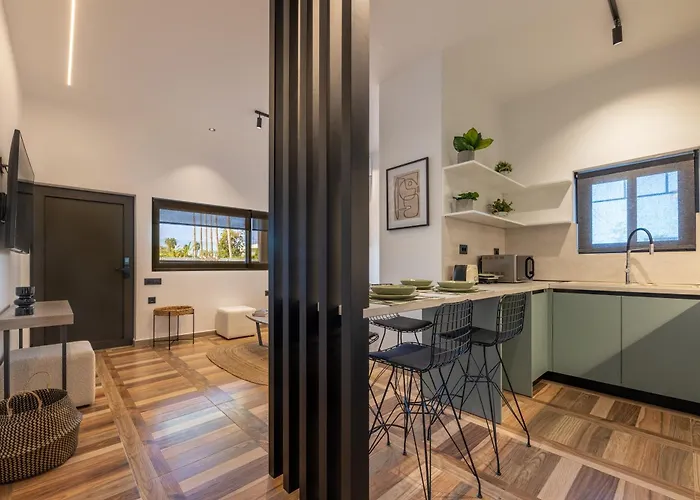 Apartment Hot Tub - 5 Min To Beaches - Netflix - Full Kitchen *