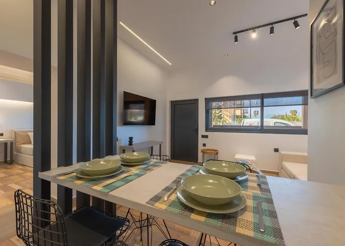 Hot Tub - 5 Min To Beaches - Netflix - Full Kitchen * Kos-Stadt